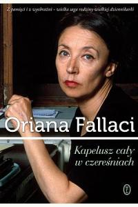 Kapelusz cały w czereśniach