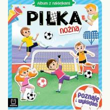 Piłka nożna. Album z naklejkami. Poznaję i wyklejam, 9788382131642